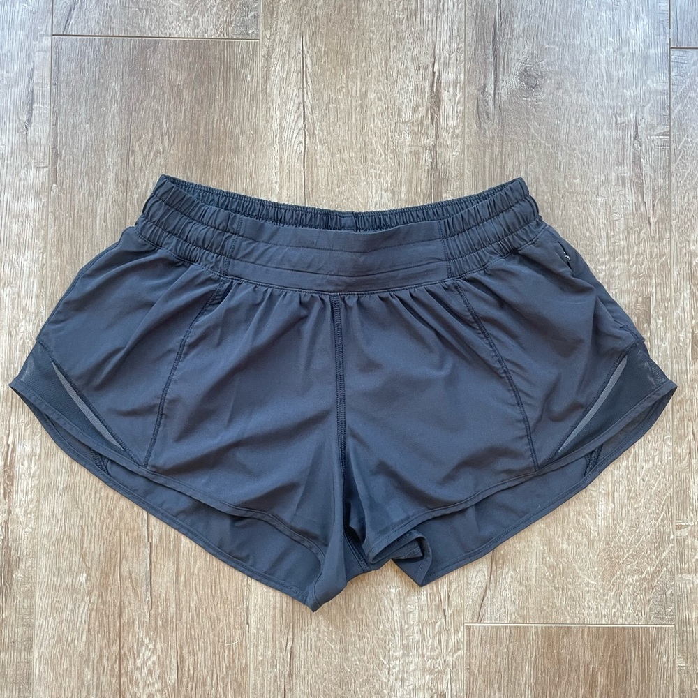 Lululemon Hotty Hot Low-Rise Lined Short 2.5"